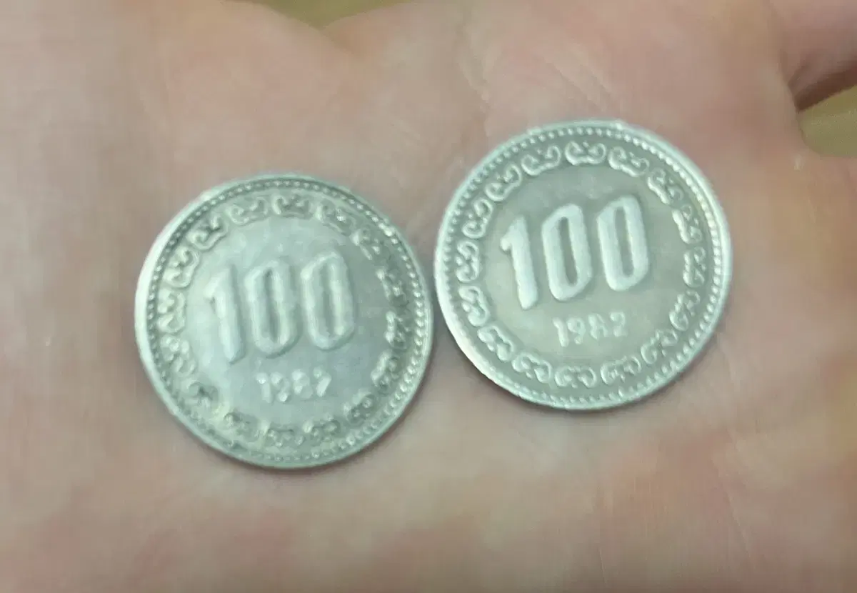 1982년 100원 2개